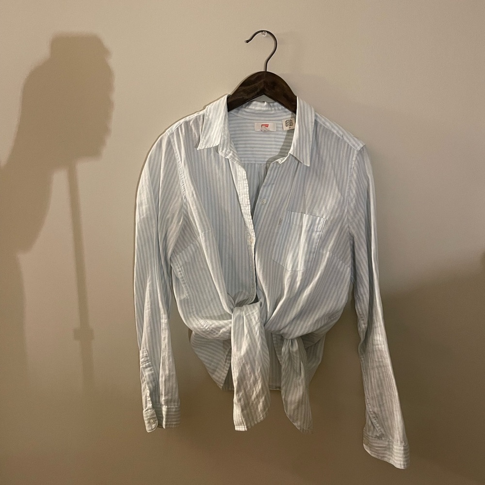 LEVIS STRIPE BUTTON DOWN SIZE LG